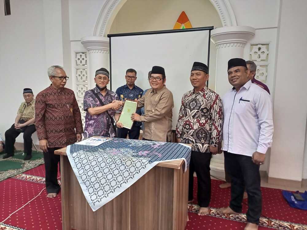 Kegiatan serah terima wakaf Masjid Al Munawar Kegiatan serah terima wakaf Masjid Al Munawar